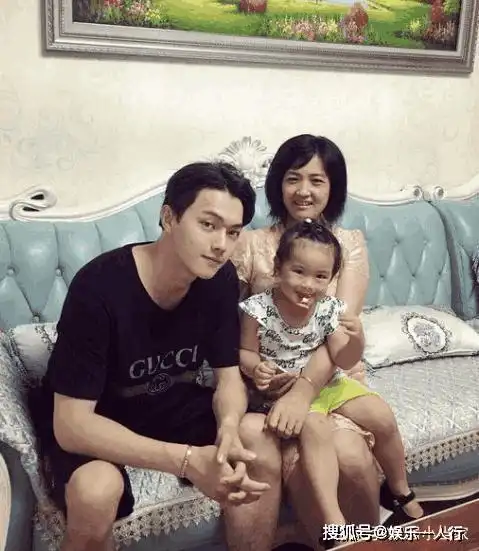 新生代演员吴谨言和许凯现实中的家奢华又带着神秘吴谨言俏皮