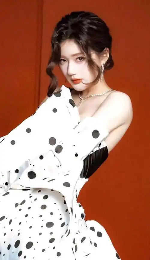 赵露思的可爱美照_网易订阅