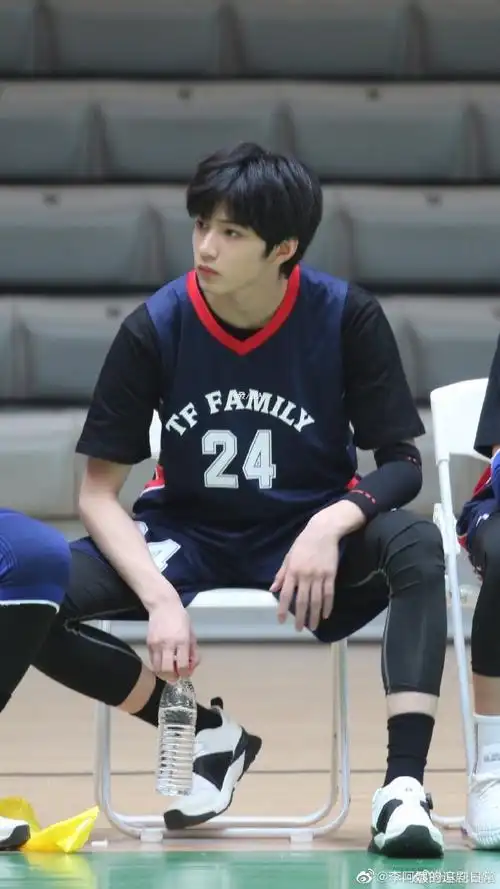 刘耀文打篮球回头杀