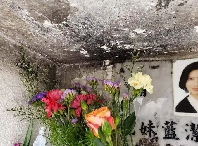 去世也不被尊重!蓝洁瑛墓碑遭破坏,陈百强遗物被盗