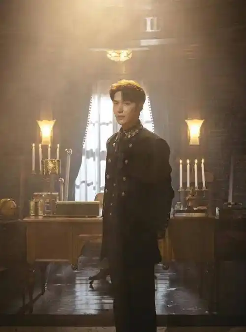 2020年,李敏镐退伍并带着作品《theking:永远的君主》与大家见面,虽然