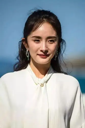 脸垮到堪比整容后遗症,女明星们怎么就能每研逆风回春?