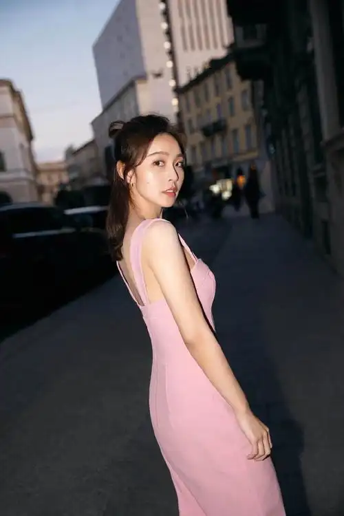 张佳宁粉色丽人