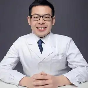 皮肤科医生王世宁