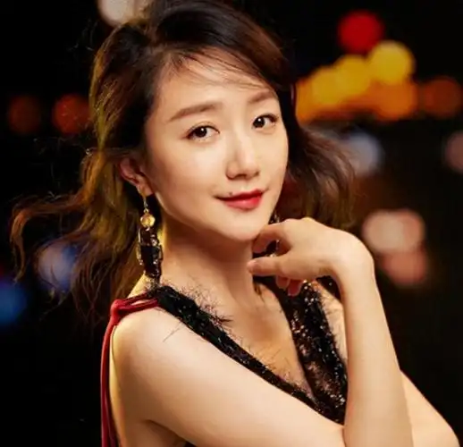 李倩:16岁出道,父亲患癌离世,是黄轩的前女友,如今39岁仍单身