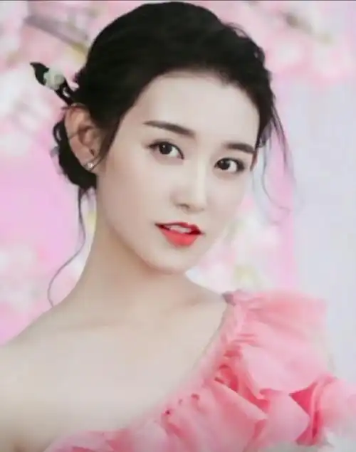 蒋依依满18岁王俊凯和吴磊送祝福有谁注意他们的称呼了吗