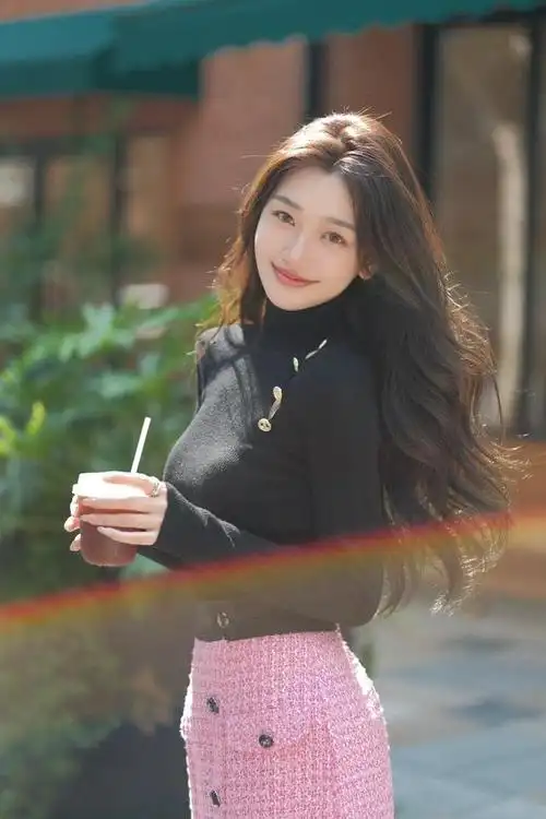 拍照想要自然有感染力,笑容一定是少不了的,但是很多人拍照不知道怎么