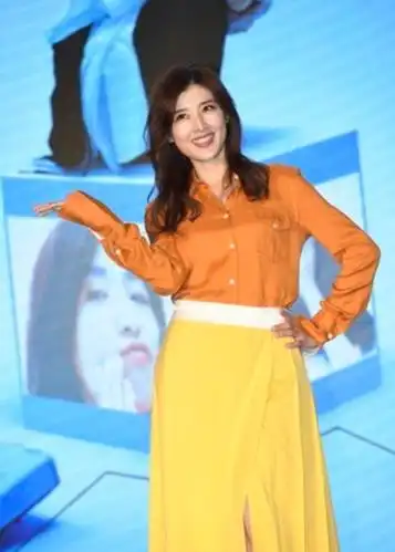 正文   新浪娱乐讯 据台湾媒体报道,苏慧伦睽违13年推出新专辑《面面