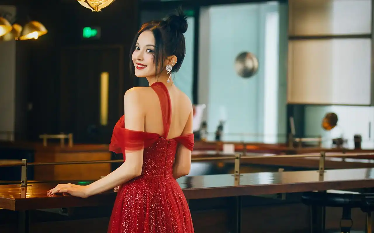 古力娜扎酒吧性感高清桌面壁纸