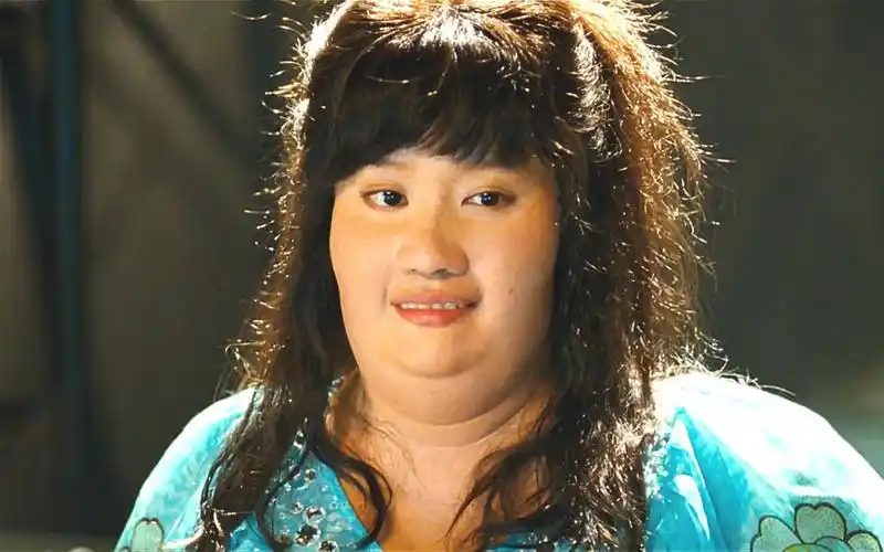 三百斤丑女被同事羞辱,整容后走上人生巅峰,果然胖子都是潜力股