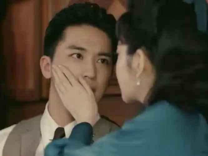 景甜的手是尺##任嘉伦许凯巴掌脸