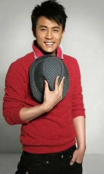 p>杜淳,1981年5月22日生于河北省保定市,中国内地男演员,2003年毕业