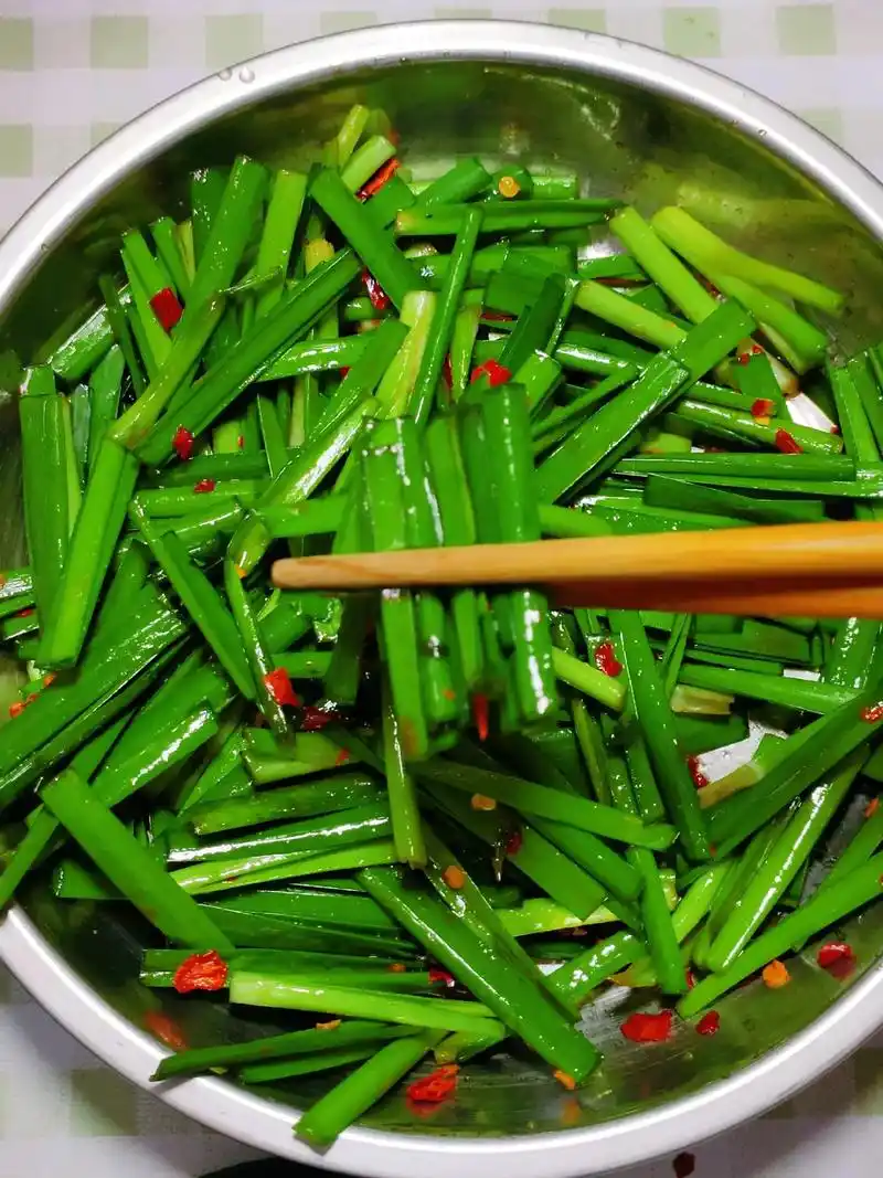 韭菜的新吃法|开胃下饭的凉拌韭菜.