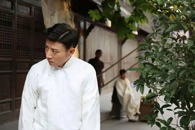 高晓攀 《笑里藏刀》剧照高晓攀对作品高要求 用身体诠释敬业精神