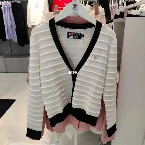 斐乐女装买一送二先发两款针织开衫外套389