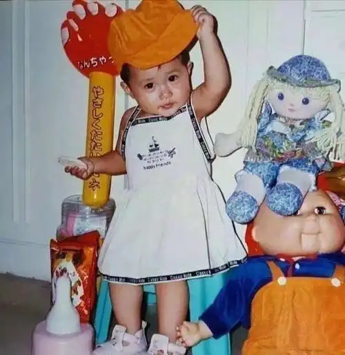 关晓彤幼儿时期童年照##关晓彤童年照像洋娃娃