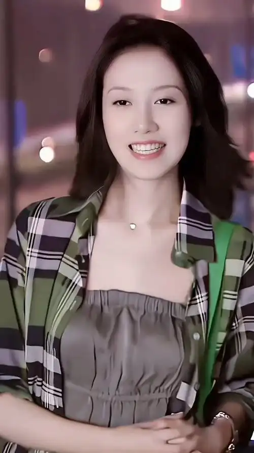 高露,1982年10月8日出生于北京市,中国内地女演员,毕业于中央戏剧学院