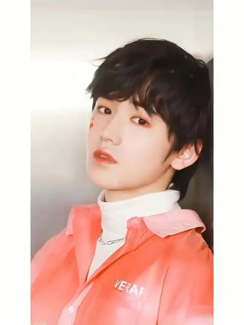 宋亚轩粉粉嫩嫩