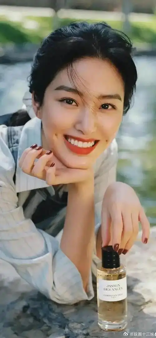 杨采钰素颜状态