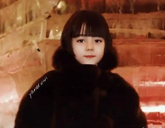 原创迪丽热巴又上热搜只因一张没见过的童年照曝光后惊艳到大众