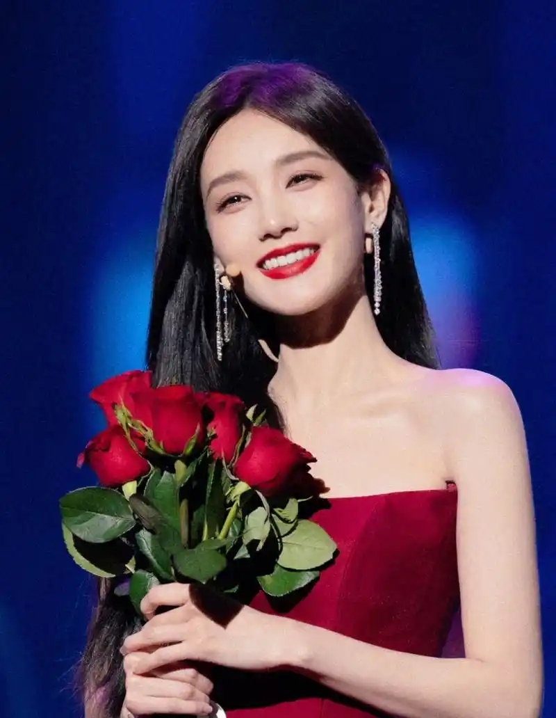 谁能抵御李一桐这一笑如漫画月牙般卡姿兰大眼睛