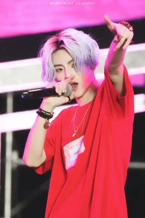 小鬼王琳凯舞台照小合集舞台上的小鬼又酷又拽,私下却是一个可爱鬼