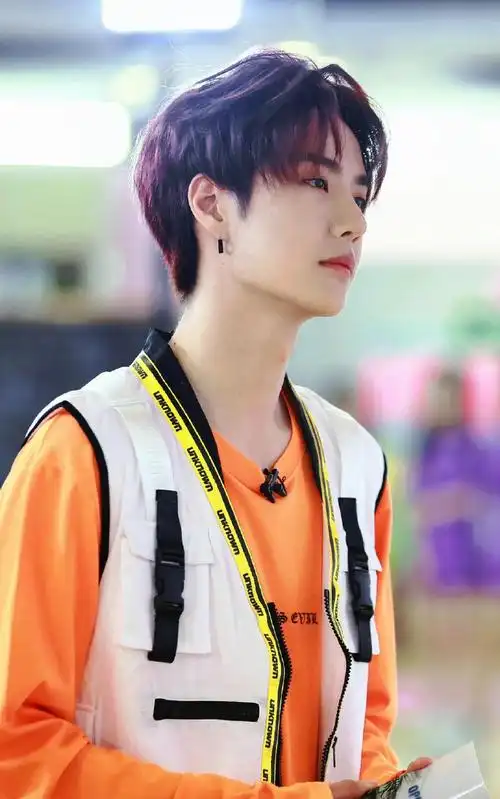 uniq-王一博    考古创造101王导师#王一博的考古日常