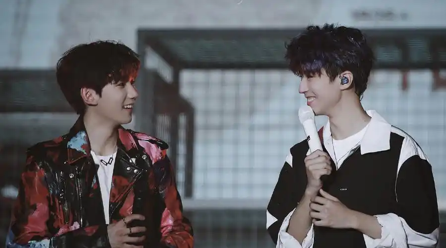 凯源[超话]# #凯源盛世[超话]# "飘落在你脸颊的那片雪花 是我