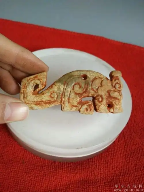 出土少见的高古玉兽挂件