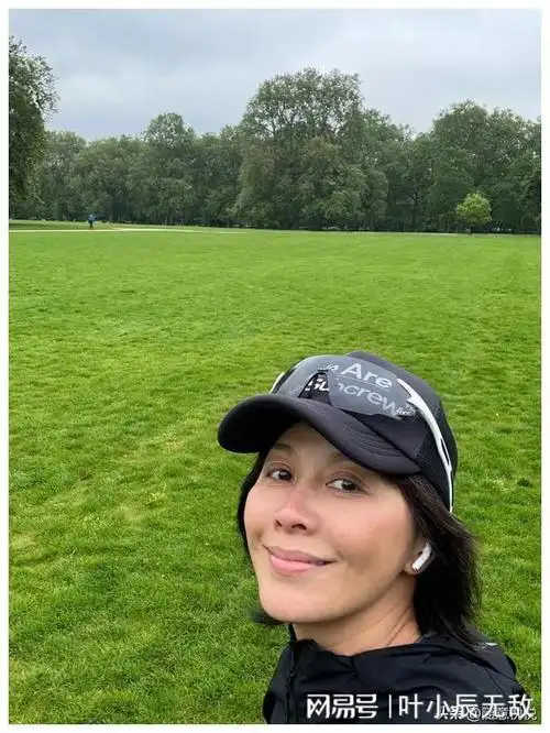 刘嘉玲晒晨跑相片引网友热议