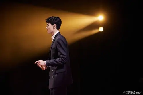 俊子 龚俊西蒙 图cr:logo