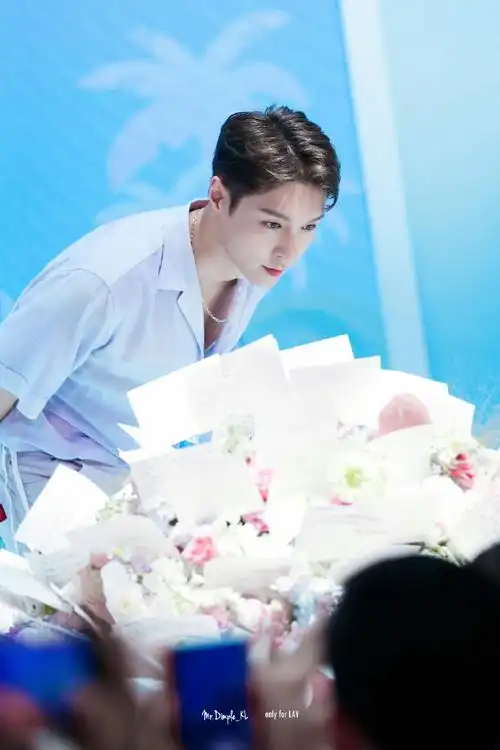 张艺兴蓝色碎盖短发##张艺兴2024世界巡演