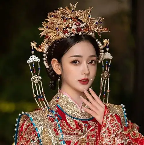 新娘秀禾服头饰中式皇后凤冠霞帔金色古典步摇发饰结婚发簪耳环