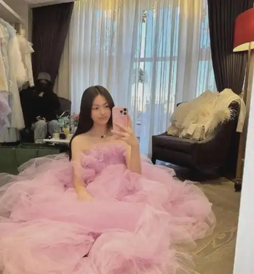 开眼界李湘女儿晒豪宅内景金碧辉煌好华丽