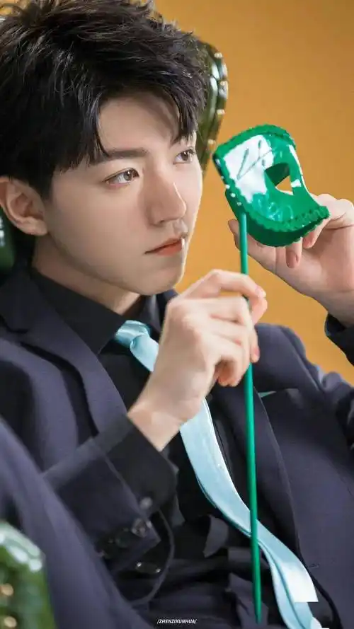 王俊凯高清怼脸帅照快来收图吧