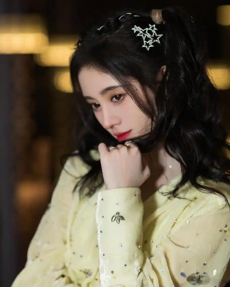 鞠婧# 高甜双马尾,仙气在萌动哦!