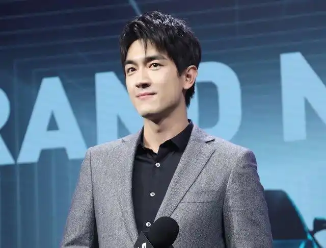 没跟上老公的节奏,不懂他的梗,林更新秋季刘海短发长脸男生get