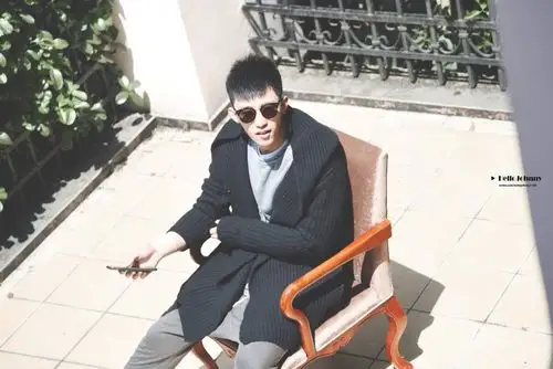 黄景瑜我站在教室门口的小角落偷偷看着你可爱的笑容你就像天上的