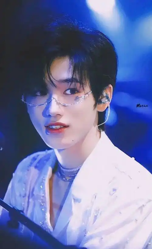 #请把眼镜焊死在脸上#