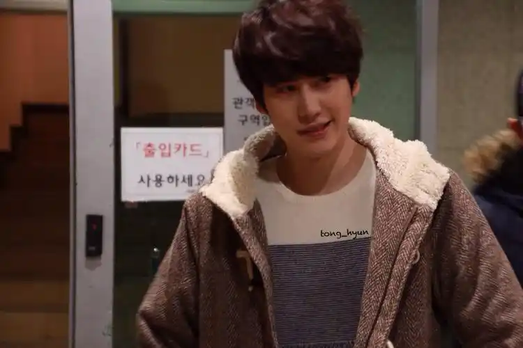 曺圭贤from super junior cr见logo