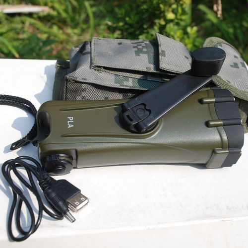 手摇手电筒求救生用品 2012地震救灾必备 户外自发强光 手机充电