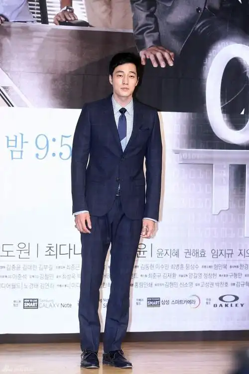 斯文败类严基俊理想型是文根英44岁至今单身一人