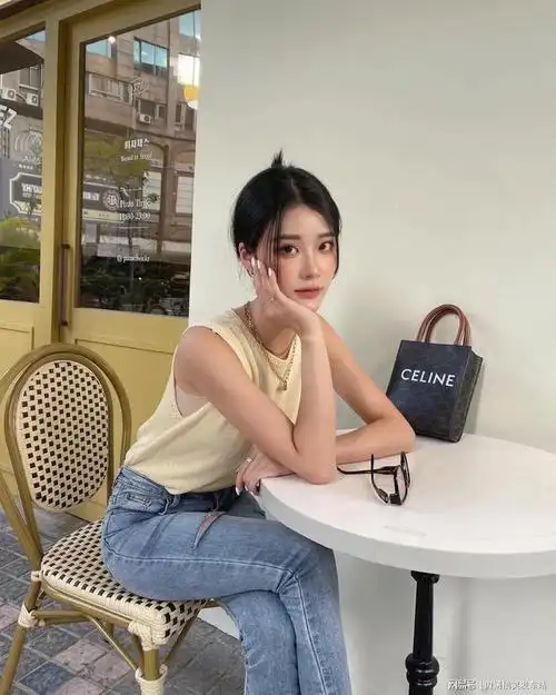 今日养眼美女台湾洪真英美好身材藏不住甜美笑容