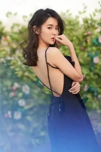 江铠同的长相在我眼里是很美的天然无公害的只是没想到