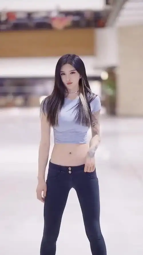 请金晨看花式一字马 #抖音女王节开新至上 @金晨 凑个热闹