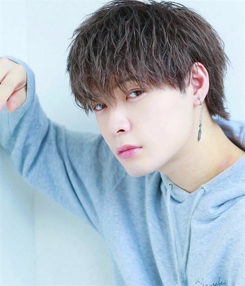 日系男生短发 帅哥型男发型_男生烫发 - 美发站