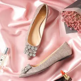 婚鞋女冬2018新款平底新娘鞋亮片方扣水晶伴娘鞋孕妇平跟粉色单鞋