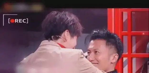 王俊凯现场壁咚谢霆锋女选手表情全场最佳