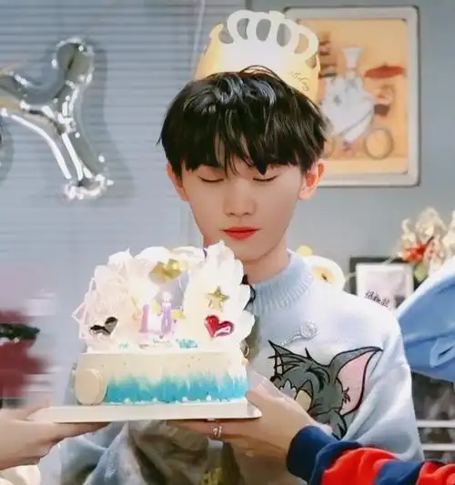 18岁的马嘉祺生日快乐图源微博超话