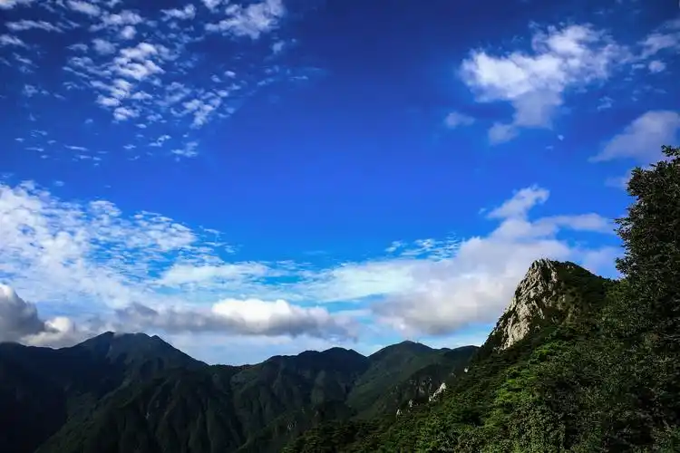 "庐山第一奇观"—三叠泉,有"不到三叠泉,不算庐山客"之美句